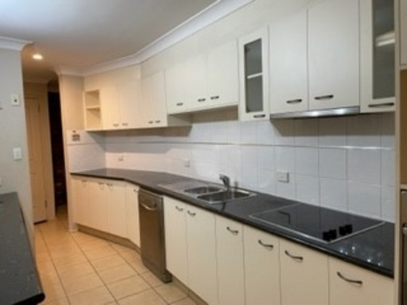 8 Careel Close, Helensvale QLD 4212