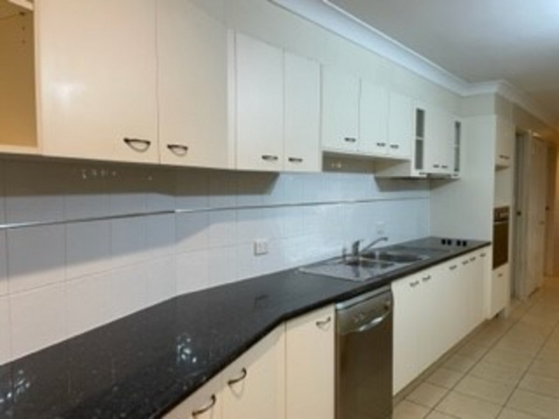 8 Careel Close, Helensvale QLD 4212