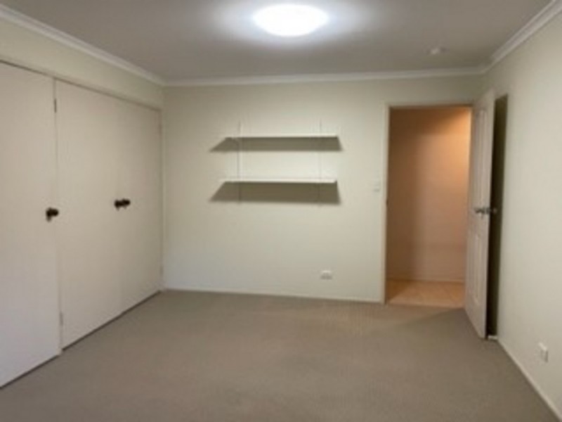 8 Careel Close, Helensvale QLD 4212