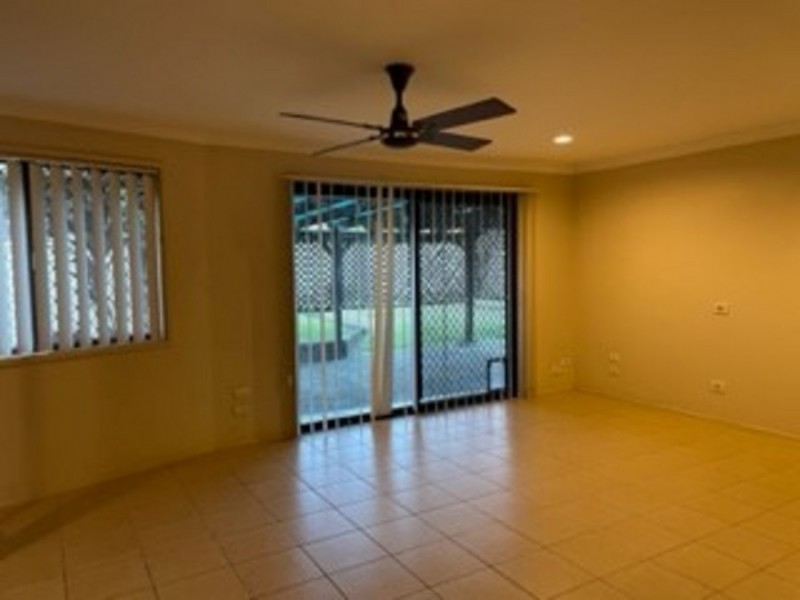 8 Careel Close, Helensvale QLD 4212