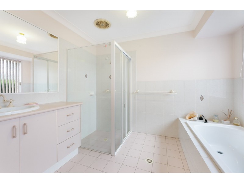 4 Henry Cotton Drive, Parkwood QLD 4214