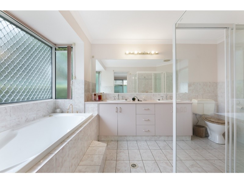 4 Henry Cotton Drive, Parkwood QLD 4214