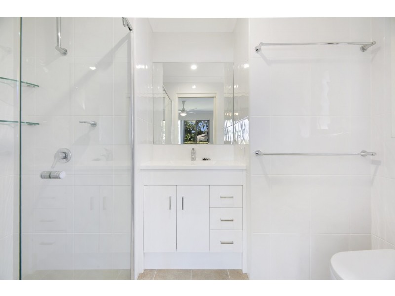 6 Daniel Crescent, Ashmore QLD 4214