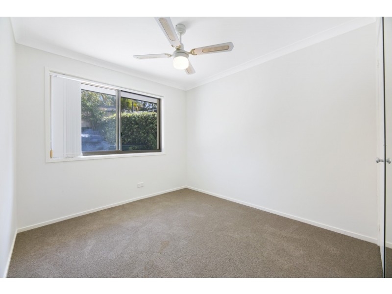 6 Daniel Crescent, Ashmore QLD 4214