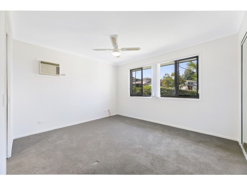 6 Daniel Crescent, Ashmore QLD 4214