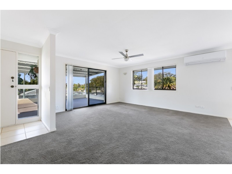 6 Daniel Crescent, Ashmore QLD 4214