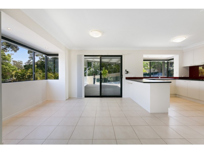 6 Daniel Crescent, Ashmore QLD 4214