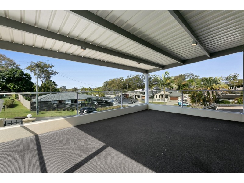 6 Daniel Crescent, Ashmore QLD 4214