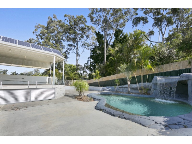 6 Daniel Crescent, Ashmore QLD 4214