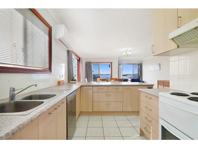2/264 Marine Parade, Labrador QLD 4215