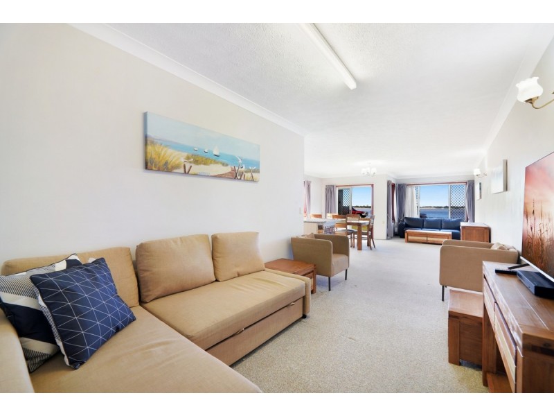 2/264 Marine Parade, Labrador QLD 4215