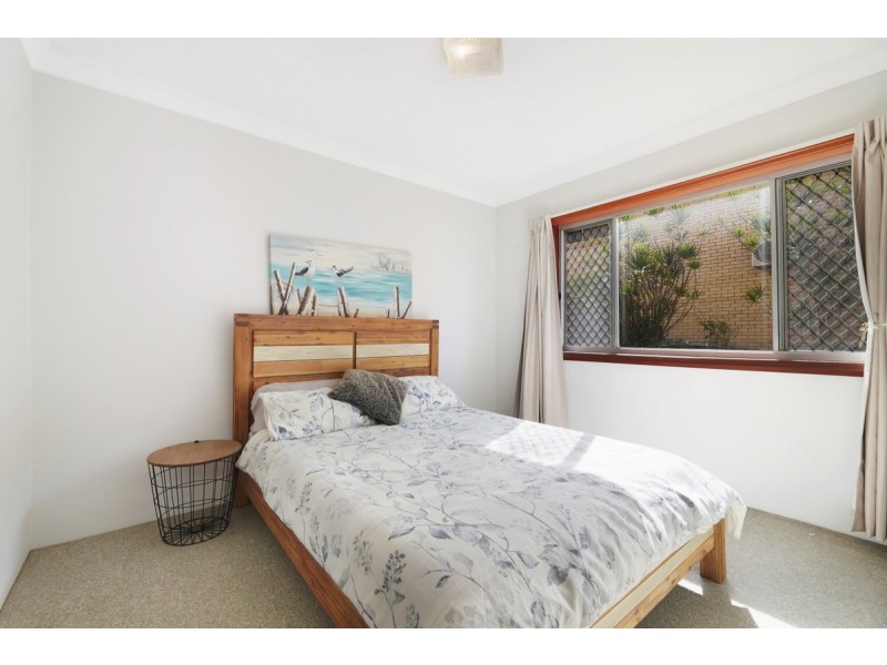 2/264 Marine Parade, Labrador QLD 4215
