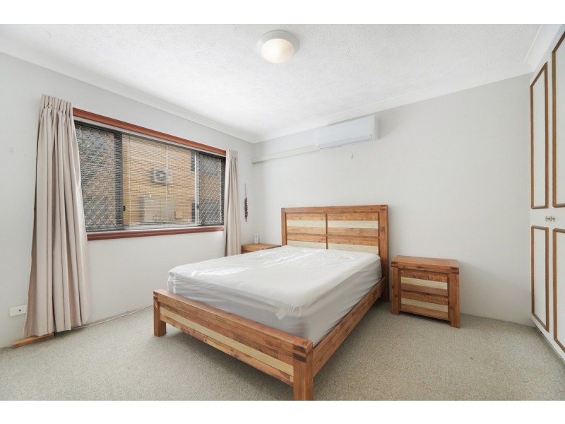 2/264 Marine Parade, Labrador QLD 4215