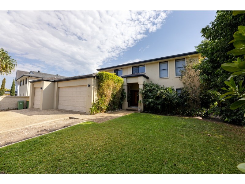 11 Namatjira Close, Broadbeach Waters QLD 4218