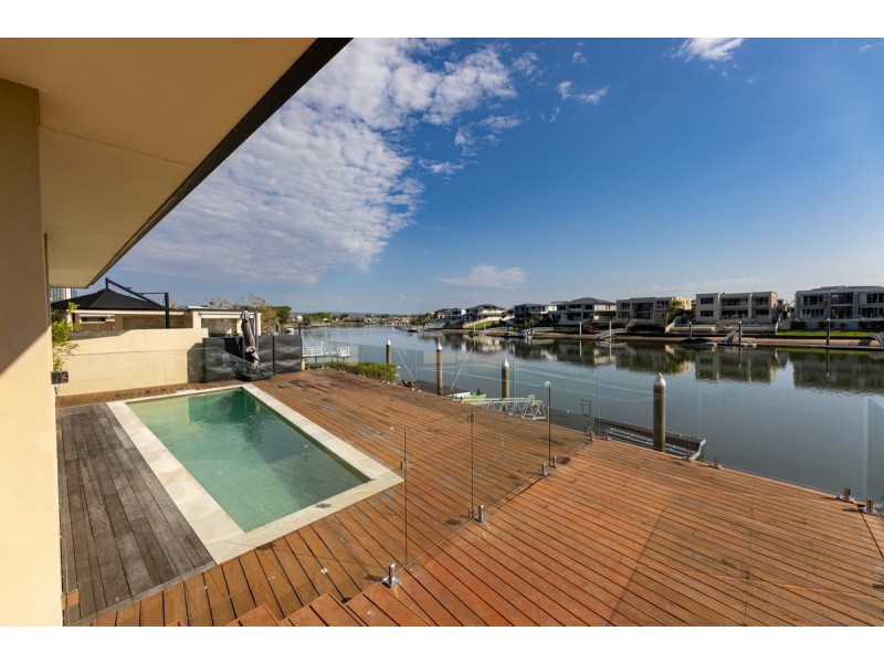 11 Namatjira Close, Broadbeach Waters QLD 4218