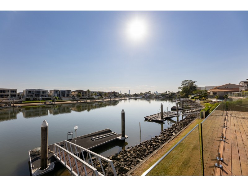 11 Namatjira Close, Broadbeach Waters QLD 4218