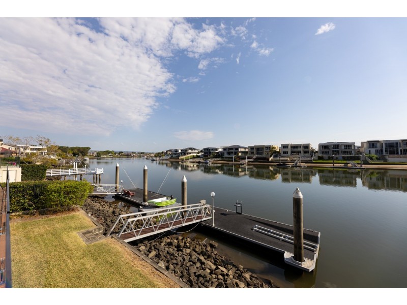 11 Namatjira Close, Broadbeach Waters QLD 4218