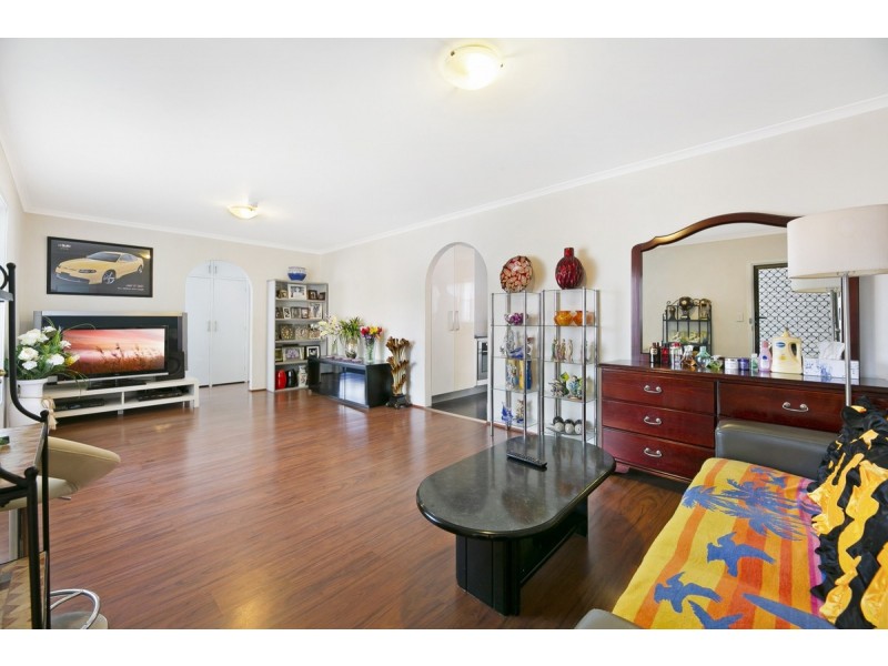 1/214 Scarborough Street, Southport QLD 4215