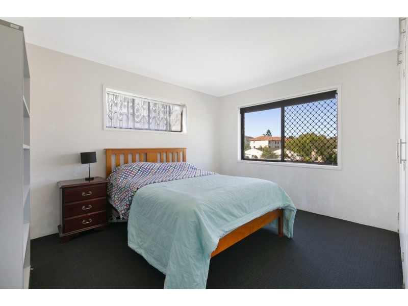 1/214 Scarborough Street, Southport QLD 4215