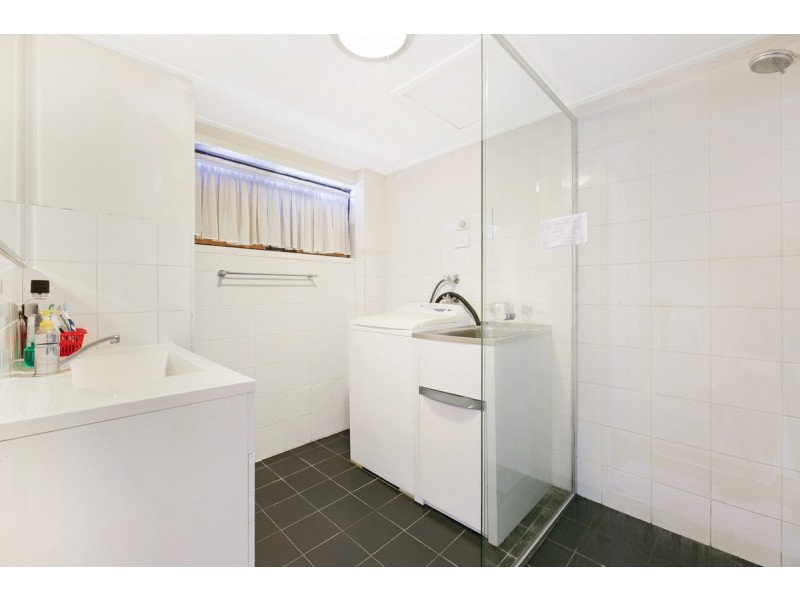 1/214 Scarborough Street, Southport QLD 4215