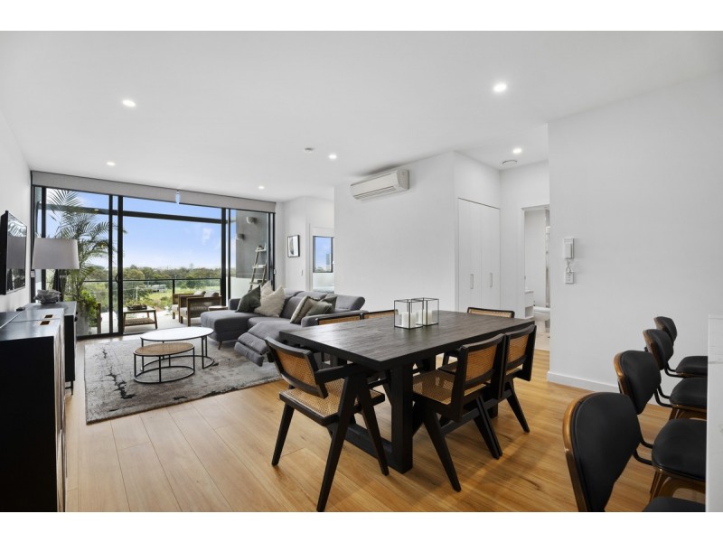 27/137 Eugaree Street, Southport QLD 4215