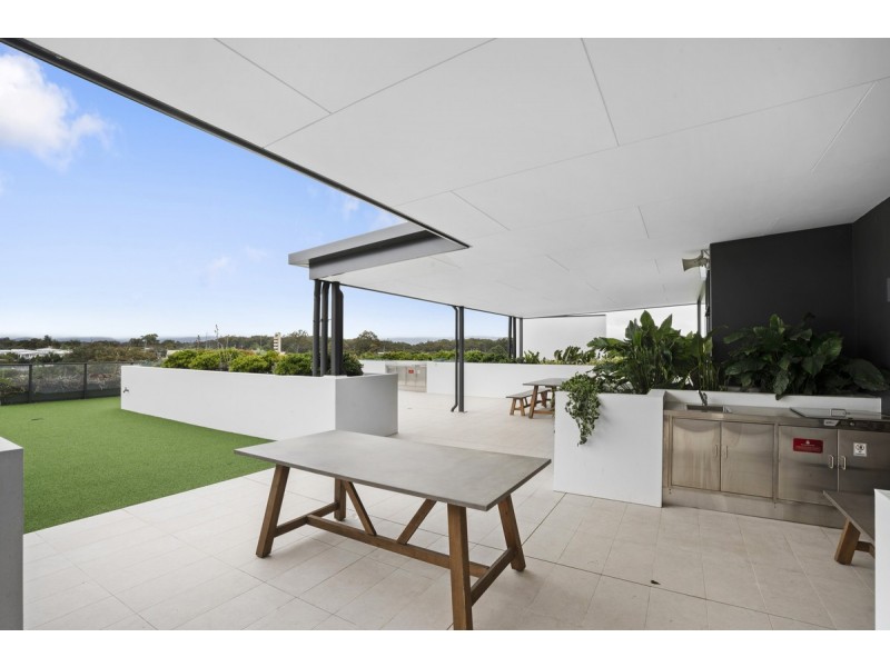 27/137 Eugaree Street, Southport QLD 4215