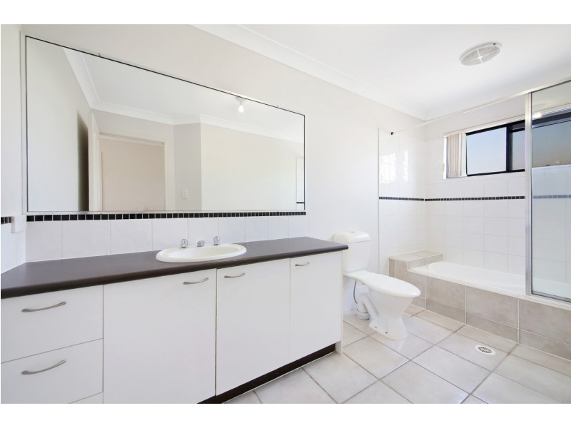 16/31 Archipelago Street, Pacific Pines QLD 4211