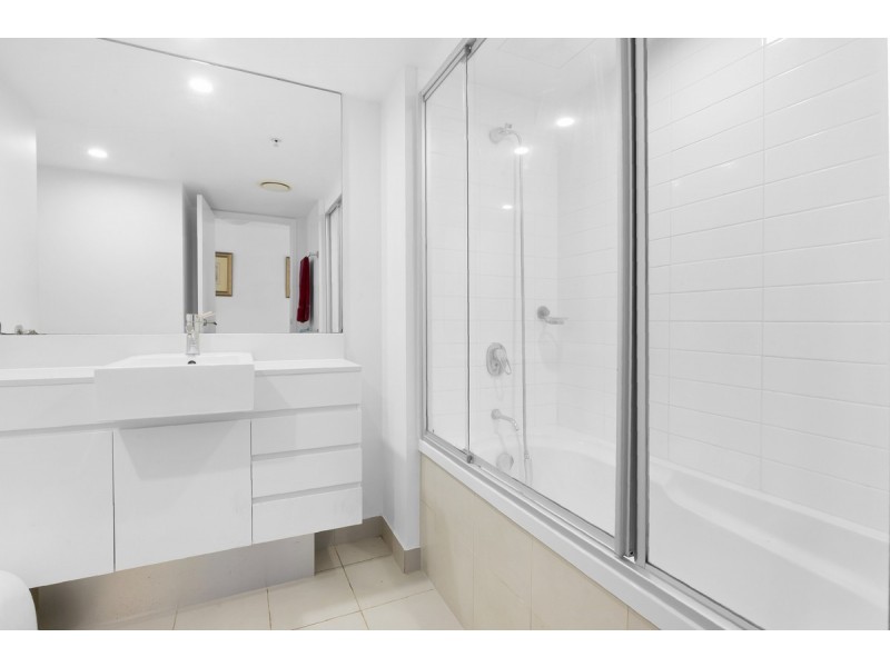 22407/5 Lawson Street, Southport QLD 4215