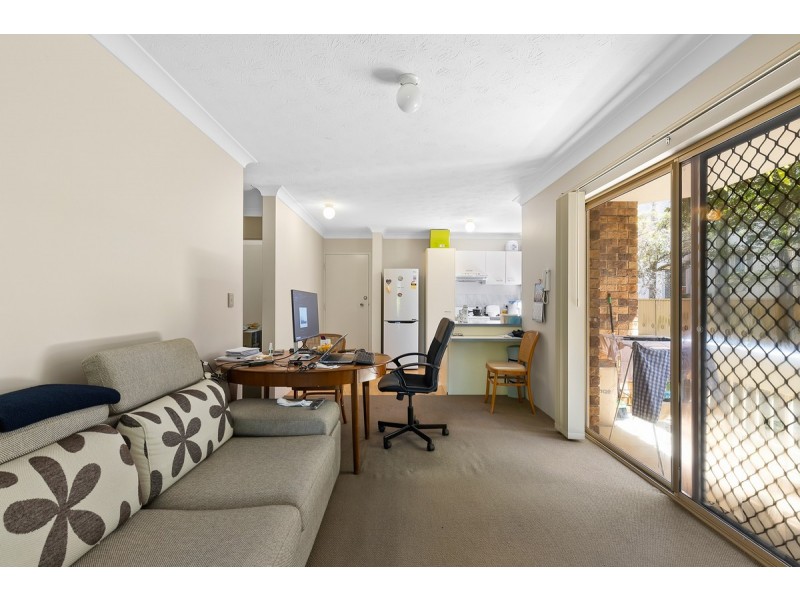 1/144 Marine Parade, Southport QLD 4215