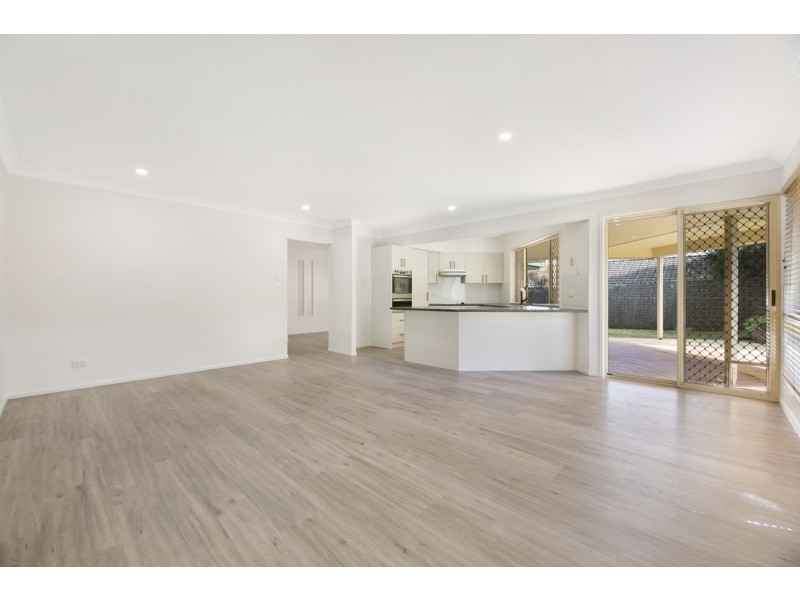 11 Castle Rock Street, Parkwood QLD 4214