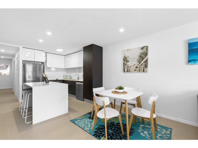 201/26 Spendelove Avenue, Southport QLD 4215