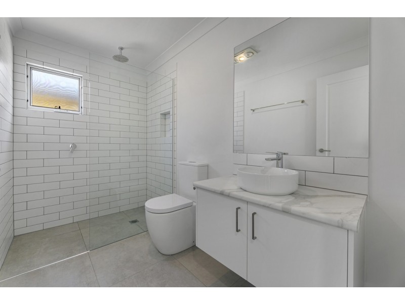 2/15 Fisher Avenue, Southport QLD 4215