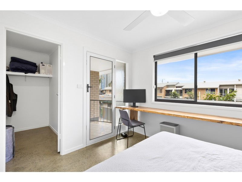 4/9 Proud Street, Labrador QLD 4215