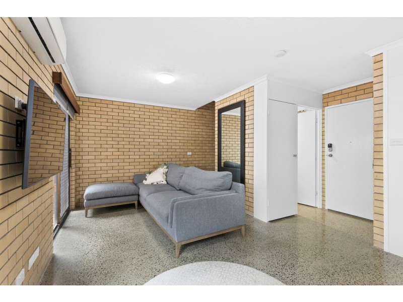 4/9 Proud Street, Labrador QLD 4215