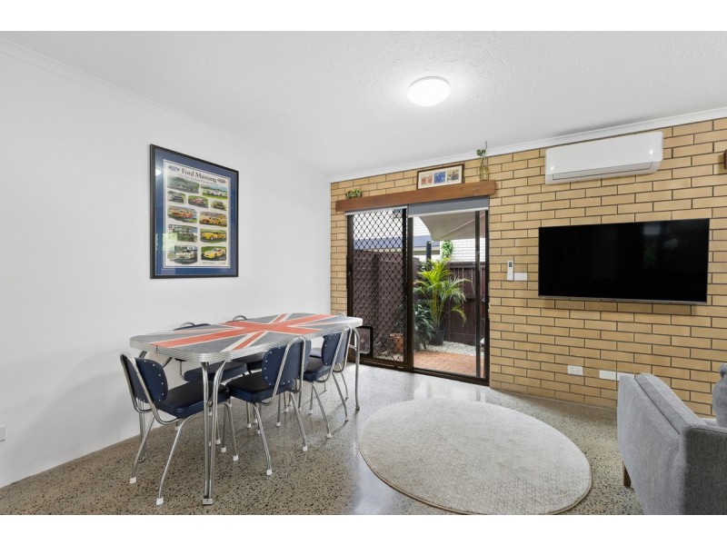 4/9 Proud Street, Labrador QLD 4215