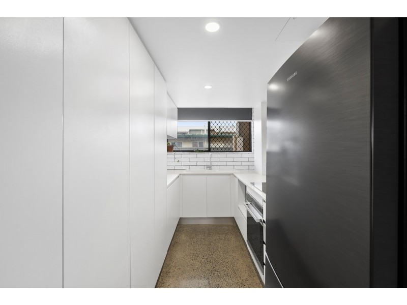 4/9 Proud Street, Labrador QLD 4215