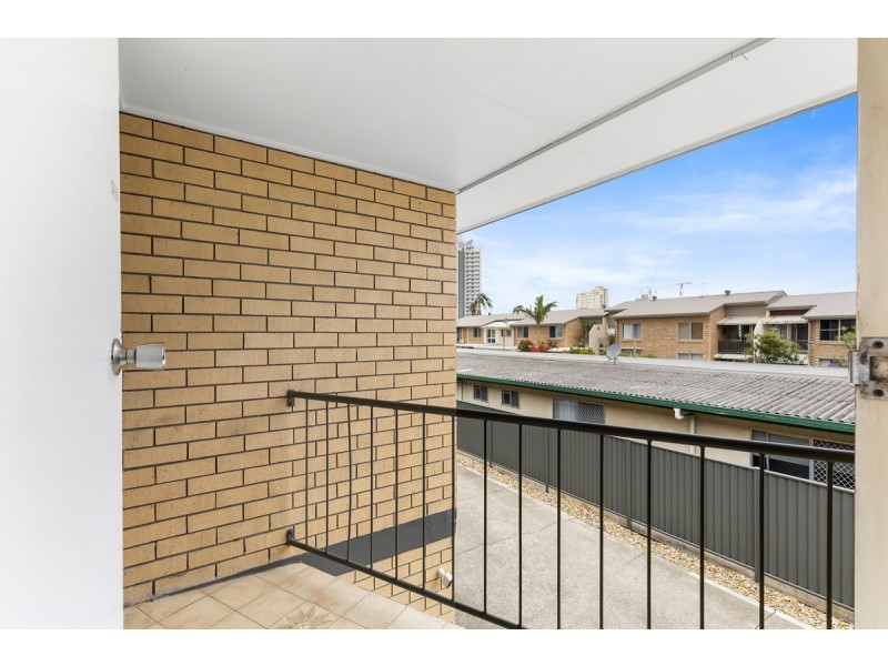 4/9 Proud Street, Labrador QLD 4215