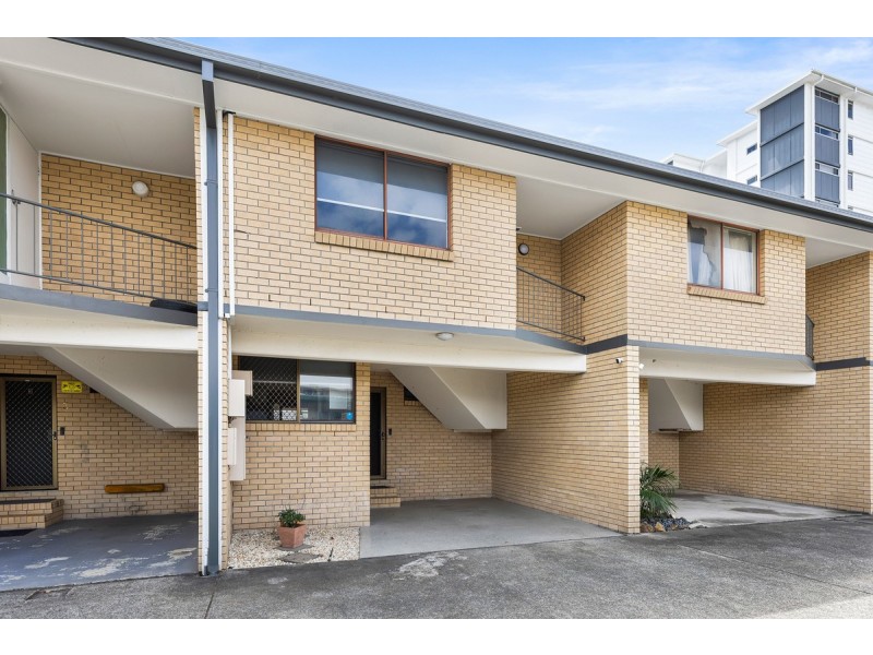 4/9 Proud Street, Labrador QLD 4215