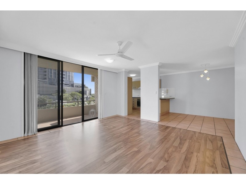 12/81 Brighton Parade, Southport QLD 4215