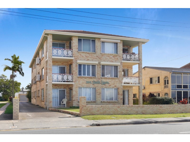 2/264 Marine Parade, Labrador QLD 4215