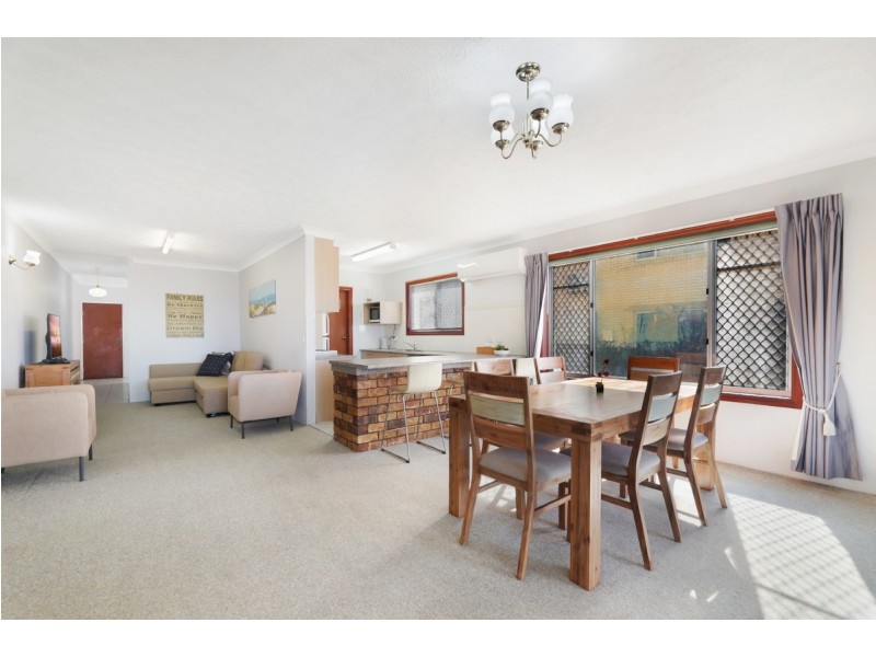 2/264 Marine Parade, Labrador QLD 4215