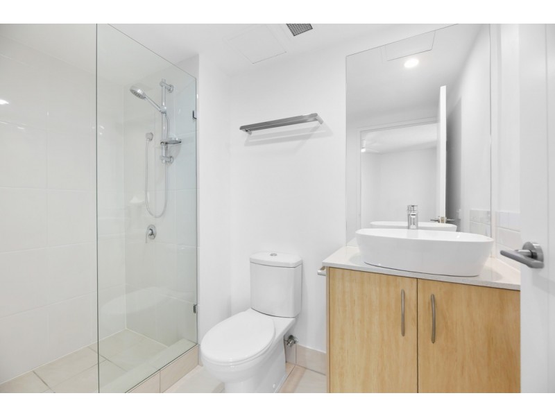 1104/41 Labrador Street, Labrador QLD 4215