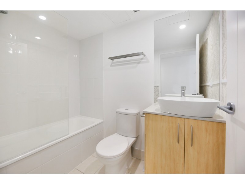 1104/41 Labrador Street, Labrador QLD 4215