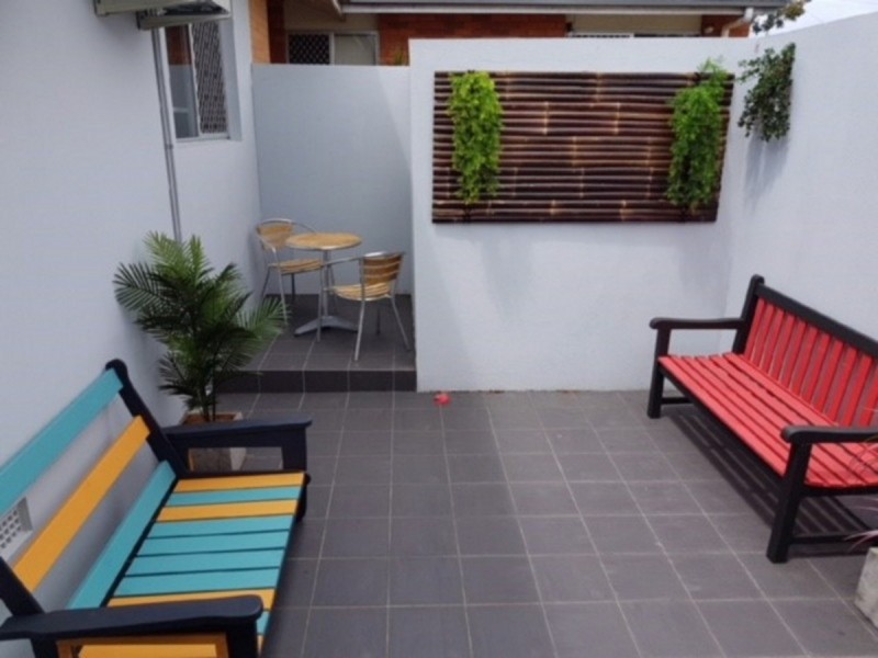 1/80 Falconer Street, Southport QLD 4215