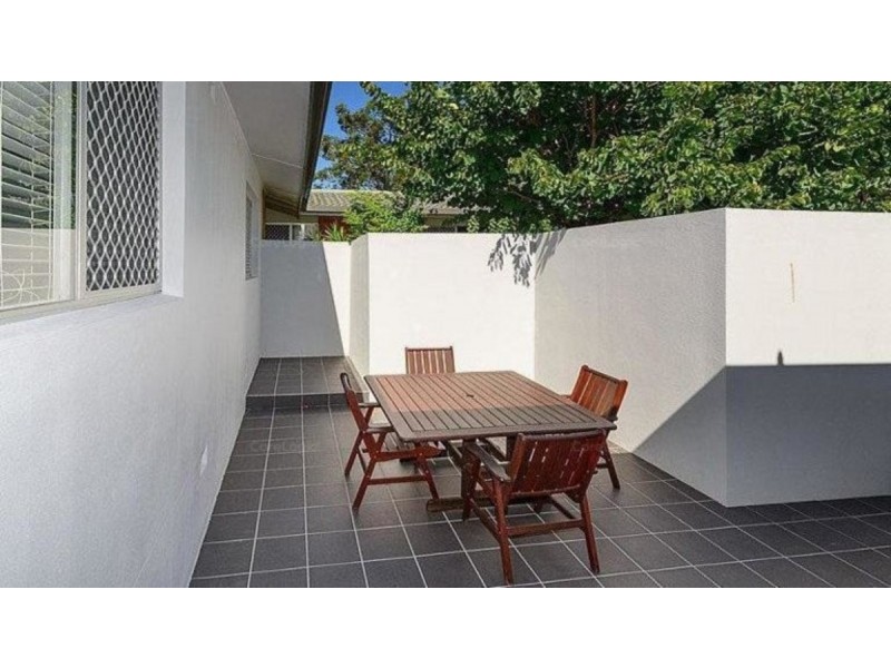 1/80 Falconer Street, Southport QLD 4215