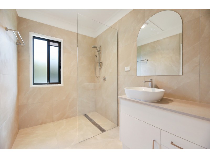 4 Fox Avenue, Southport QLD 4215