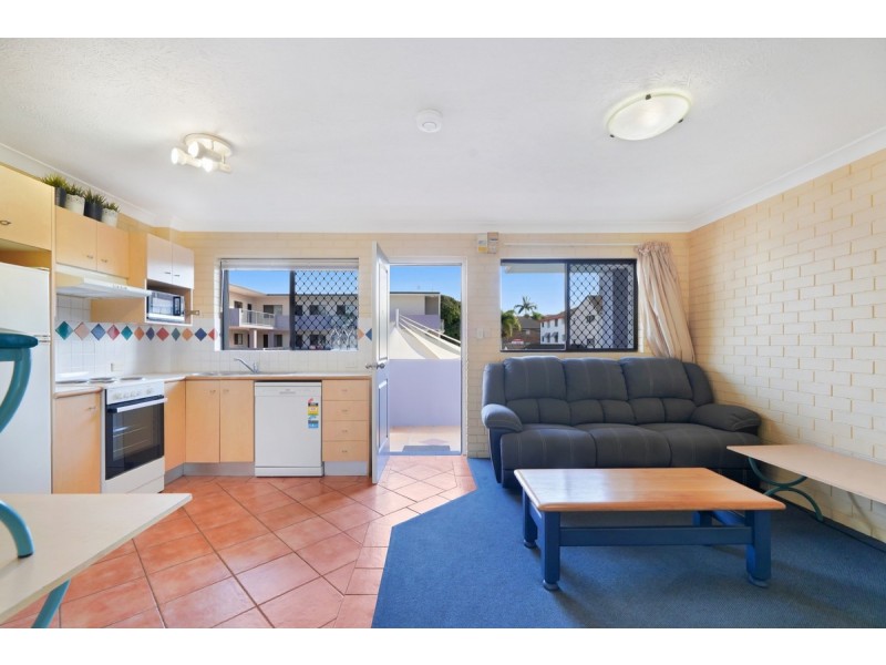 211/132 Marine Parade, Southport QLD 4215