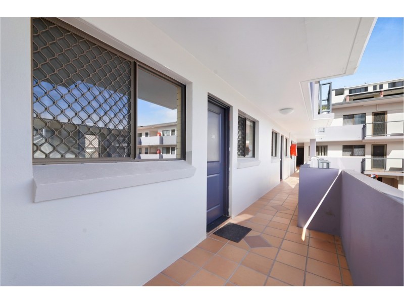 211/132 Marine Parade, Southport QLD 4215