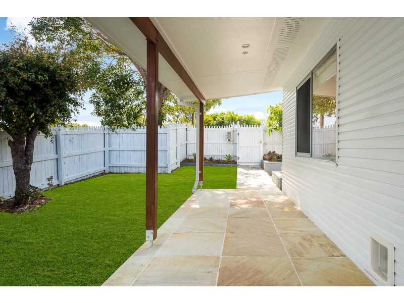 8 Ridgeway Avenue, Southport QLD 4215