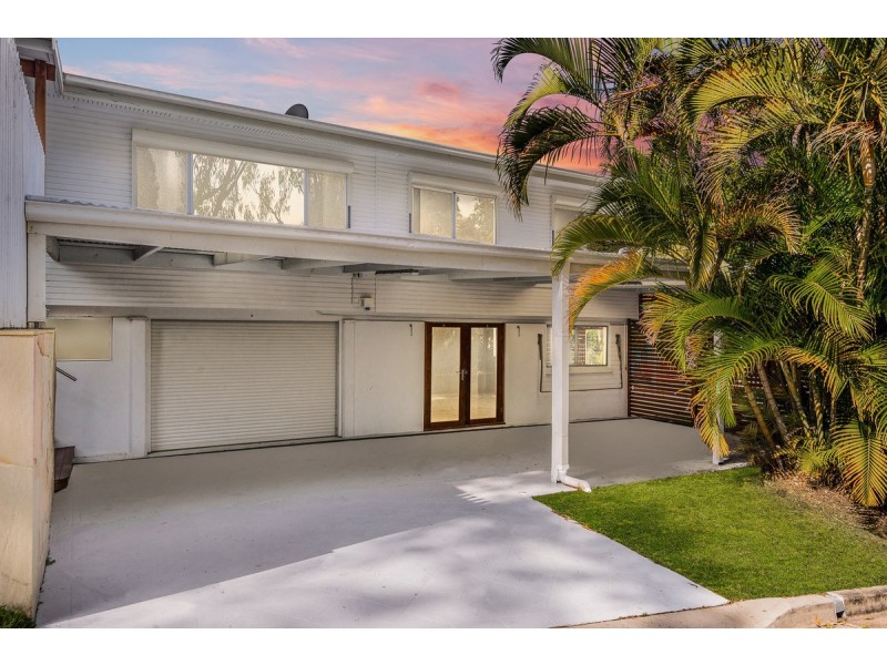 8 Ridgeway Avenue, Southport QLD 4215